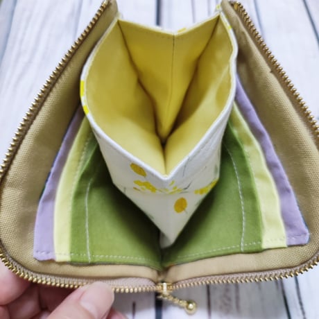 手のひらサイズのウキウキしちゃうミニ財布MW123蝶々☆コンパクト財布　Ｌ字ファスナー財布