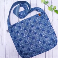 くったり寄り添うデカバッグ●【Lサイズ】ショルダー紐長め☆BS10ダークブルー紫花Xブルーグレー☆リバーシブルでも使える！ざっくりいろいろ入れたい！