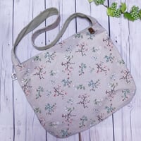 くったり寄り添うデカバッグ●【Mサイズ】BS15ボタニカル和風フラワーXピスタチオグリーン☆リバーシブルでも使える！ざっくりいろいろ入れたい！