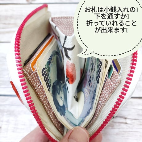 手のひらサイズのウキウキしちゃうミニ財布MW130苺ストライプ☆コンパクト財布　Ｌ字ファスナー財布