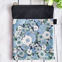 身軽にお出かけ！サコッシュSH196☆白と青の花園☆スマホがさっと取り出せる！軽量仕様