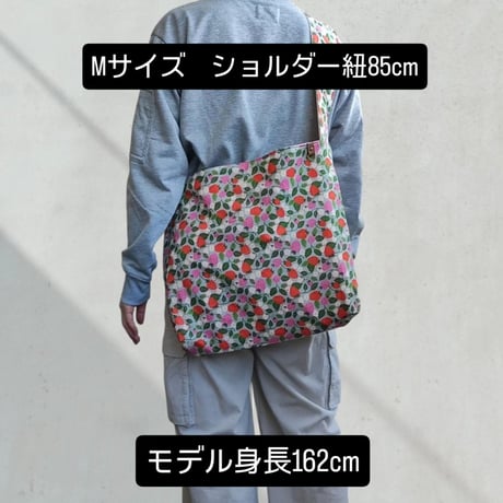 くったり寄り添うデカバッグ●【Mサイズ】BS18滲みドットXまろやかグリーン☆リバーシブルでも使える！ざっくりいろいろ入れたい！