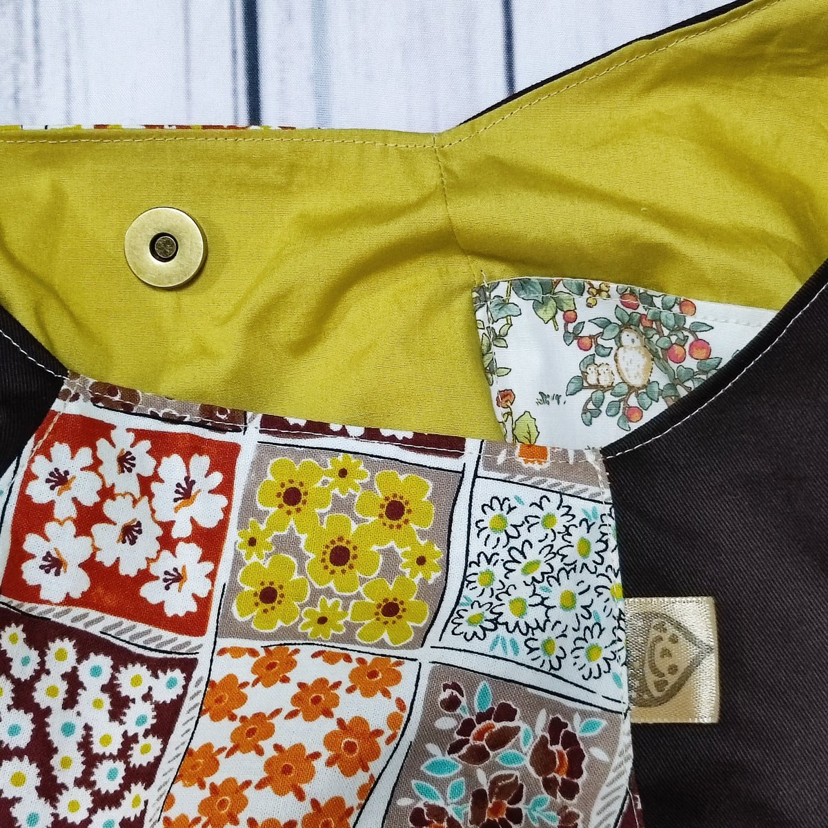 斜めがけするだけで可愛い♡ポンバッグPB115パッチワーク風お花×チョコ