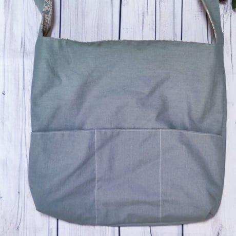 くったり寄り添うデカバッグ●ショルダー紐長め☆BS04北欧サークルフラワー小鳥×セージ☆リバーシブルでも使える！ざっくりいろいろ入れたい！