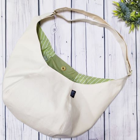 【アウトレット】斜めがけするだけで可愛い♡ポンバッグPB113オフホワイトワッフル♡ショルダーバッグ体にフィットするボディバッグ斜めがけバッグ