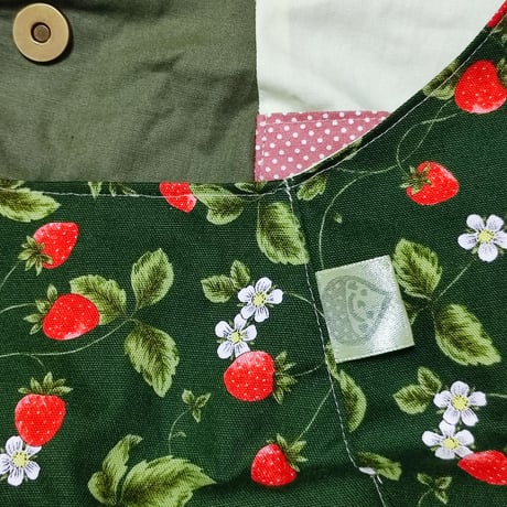 斜めがけするだけで可愛い♡ポンバッグPB123いちごダークグリーン♡ショルダーバッグ体にフィットするボディバッグ斜めがけバッグ