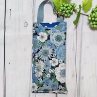 スマホと一緒にすぐに使いたい！方の眼鏡ケース☆GC17白と青の花園☆水平にぶら下げられる