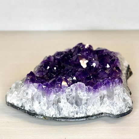 最高品質！ウルグアイ産⭐️アメジストたまごクラスター⭐️結晶の上に