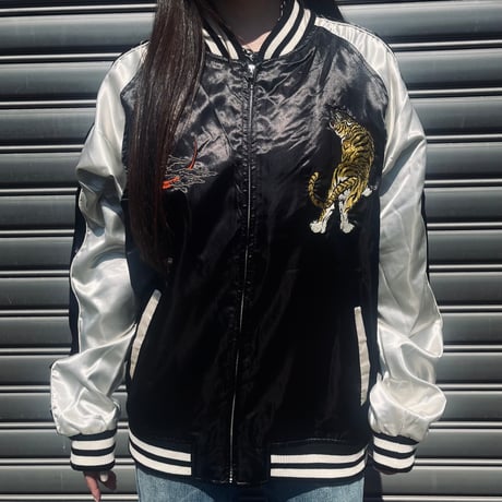 虎 | STORES