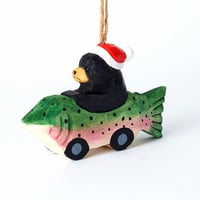 ウッドオーナメント　ブラックベア　ウィズ　フィッシュ／ORNAMENT WOOD BLACK BEAR WITH FISH
