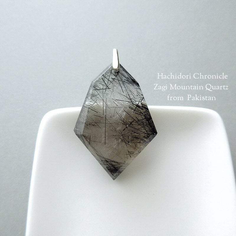 エジリン入り / ザギマウンテンクォーツ 結晶ラフカット ペンダント