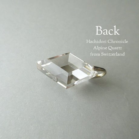 スイス産 アルプス水晶 / 小さめ厚切り 菱形カット ペンダントトップ [pt-2969]