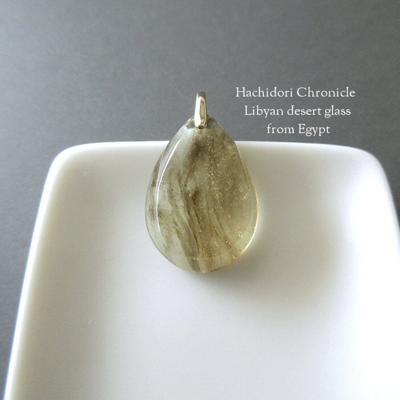 リビアングラス ドロップ ペンダントトップ / ブラウン