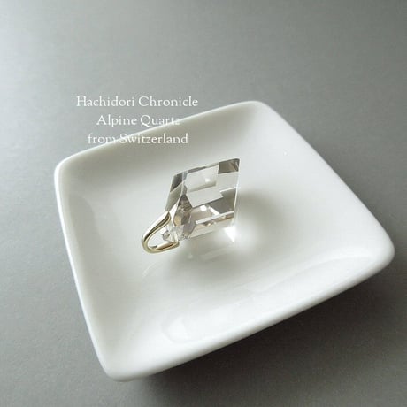 スイス産 アルプス水晶 / 小さめ厚切り 菱形カット ペンダントトップ [pt-2969]
