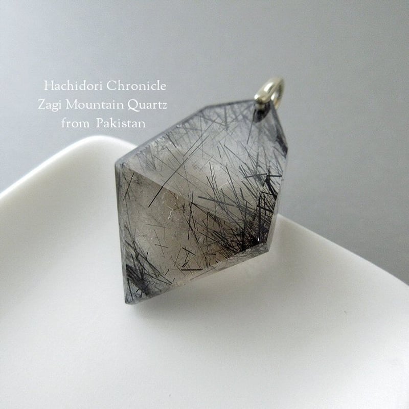 エジリン入り / ザギマウンテンクォーツ 結晶ラフカット ペンダント