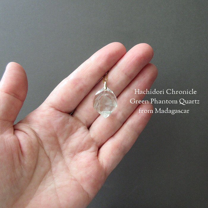 マダガスカル産 グリーンファントムクォーツ / 結晶カット