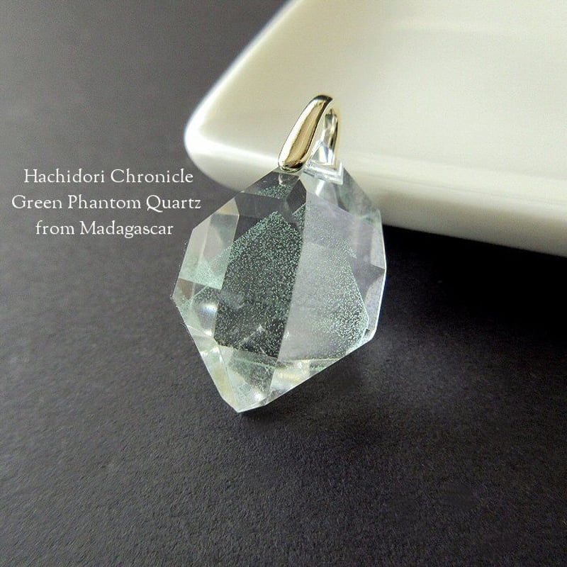 マダガスカル産 グリーンファントムクォーツ / 結晶カット