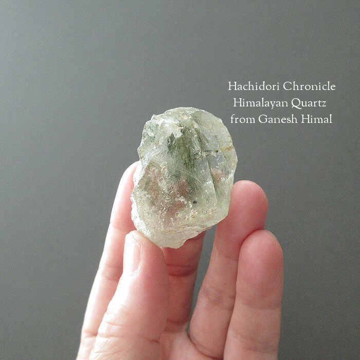 アクチノライト入り ガネーシュヒマール産 ヒマラヤ水晶 / 菱形クロス