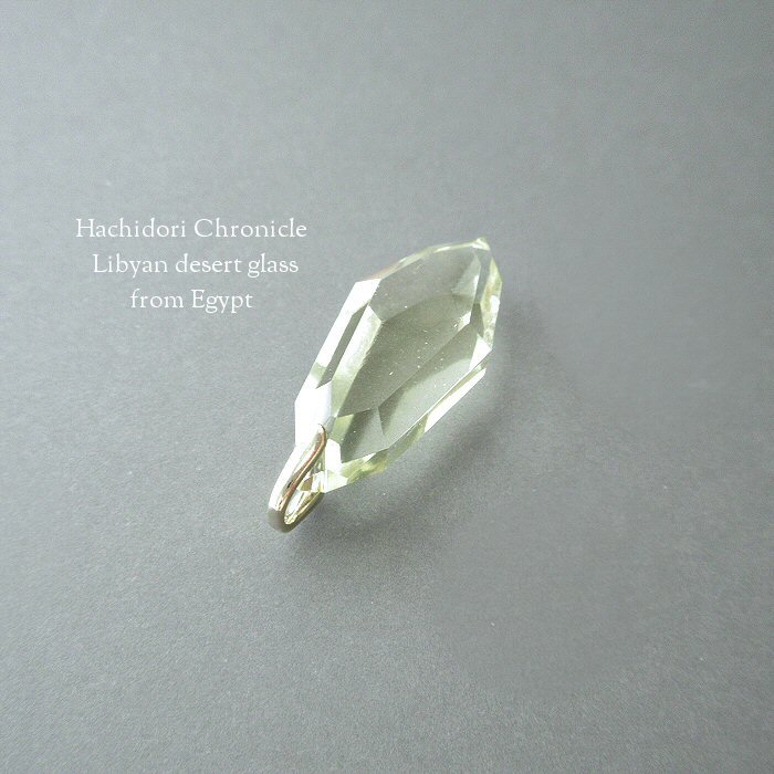 リビアングラス / 縦長8角カット ペンダントトップ [pt-2943