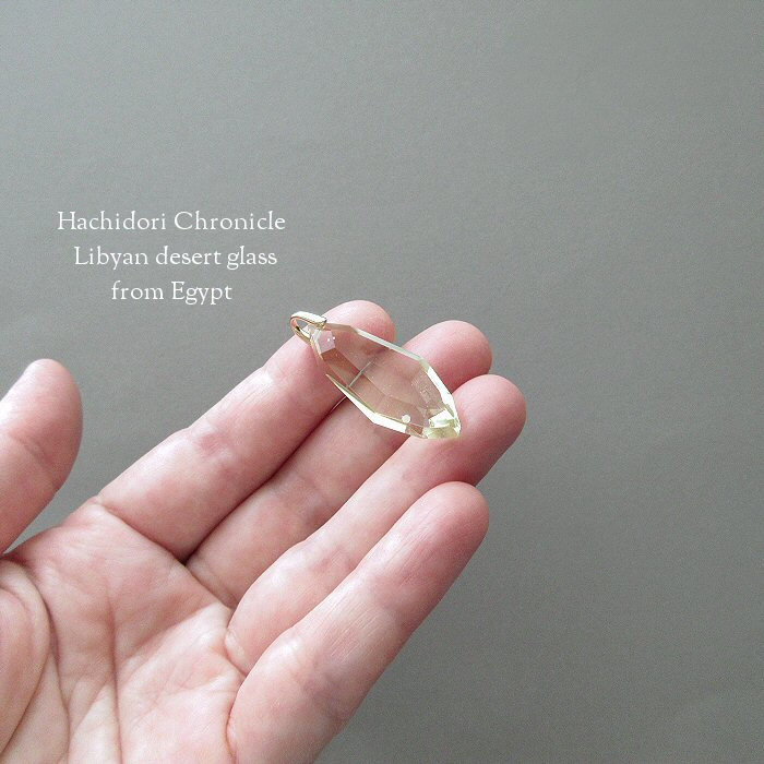 リビアングラス / 縦長8角カット ペンダントトップ [pt-2943