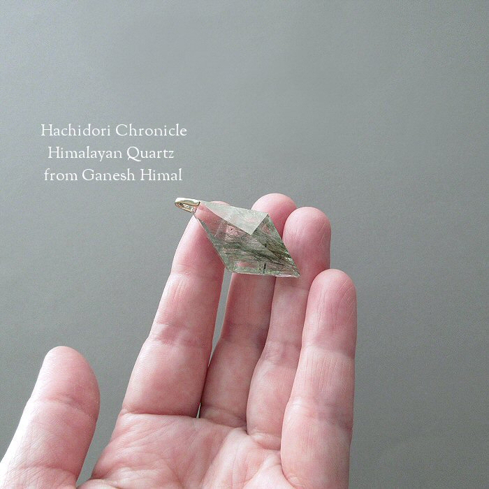 ガネーシュヒマール産 アクチノライトインクォーツ ガネッシュヒマール産】アクチノライトイン天然ヒマラヤ水晶 樽型