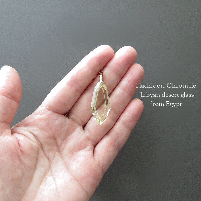 リビアングラス / 縦長8角カット ペンダントトップ [pt-2943