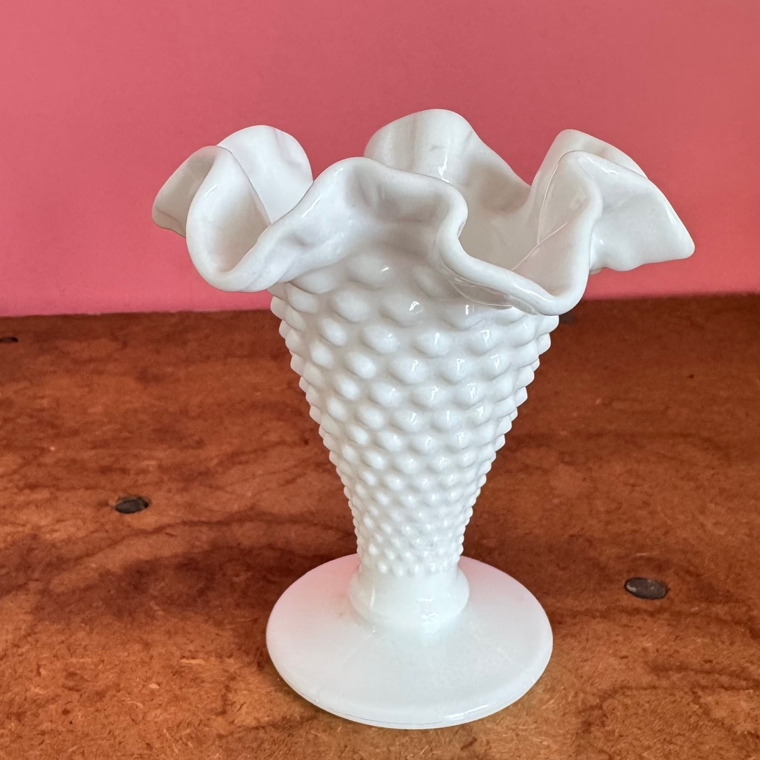 vintage】Fenton Milk Glass Hobnail Mini Vase wi