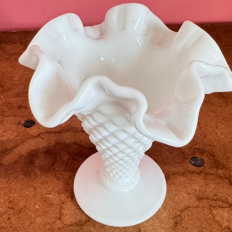 vintage】Fenton Milk Glass Hobnail Mini Vase wi
