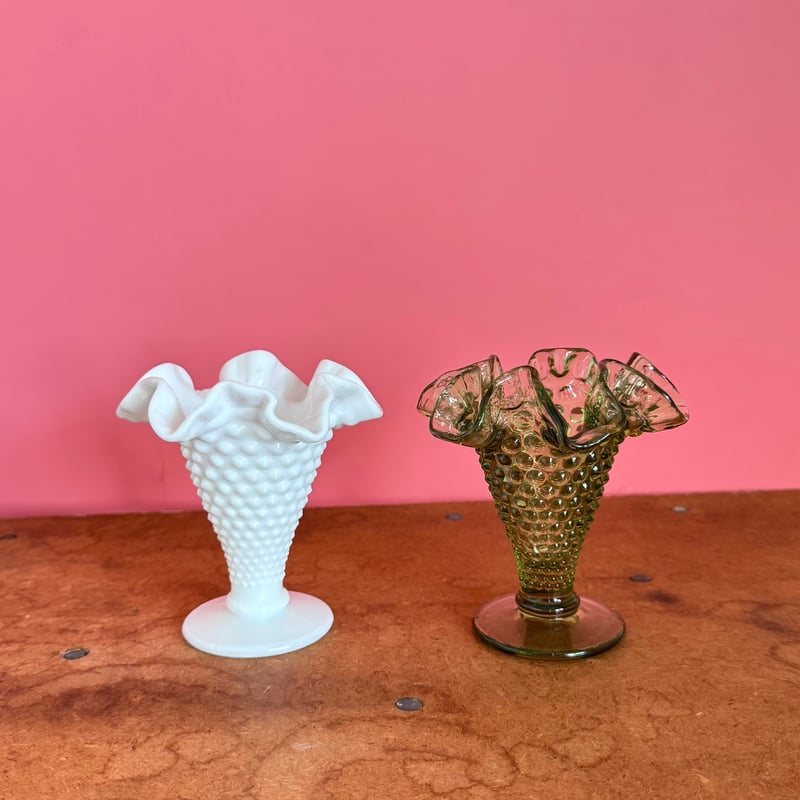 ヴィンテージ　フェントン　ホブネイル　フラワーベース　花瓶 vintage】Fenton Milk Glass Hobnail Mini Vase wi