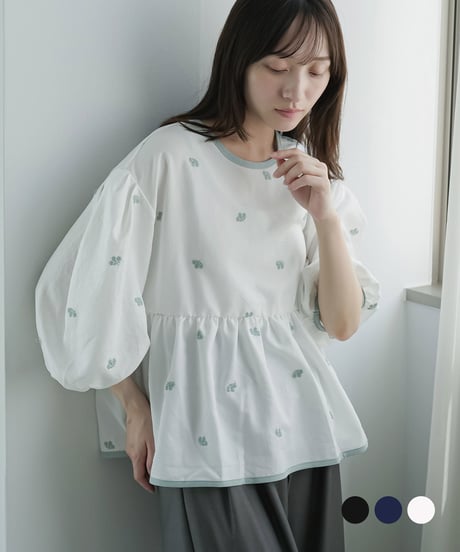 花柄刺繍パイピングブラウス