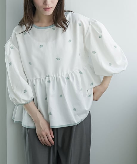 花柄刺繍パイピングブラウス