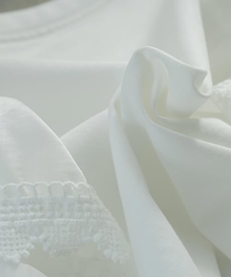 ラッフルスリーブTシャツ