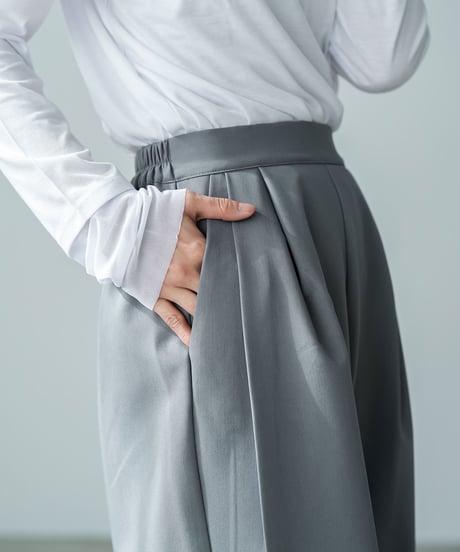 ポリレーヨンクロスツータックストレートパンツ