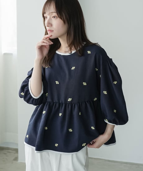 花柄刺繍パイピングブラウス