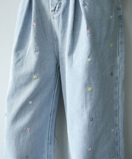花刺繍デニムパンツ