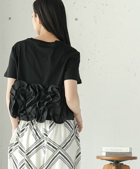 裾ウェーブフリルTシャツ