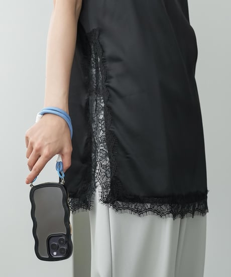胸元レースサテンキャミワンピース