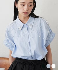 パール付き袖ギャザーブラウス