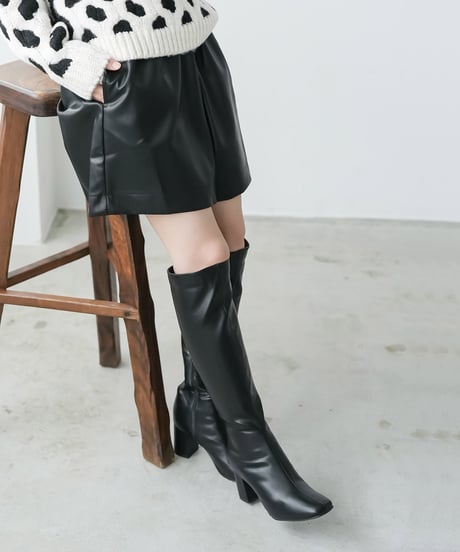 フェイクレザーハーフパンツ