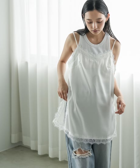 胸元レースサテンキャミワンピース
