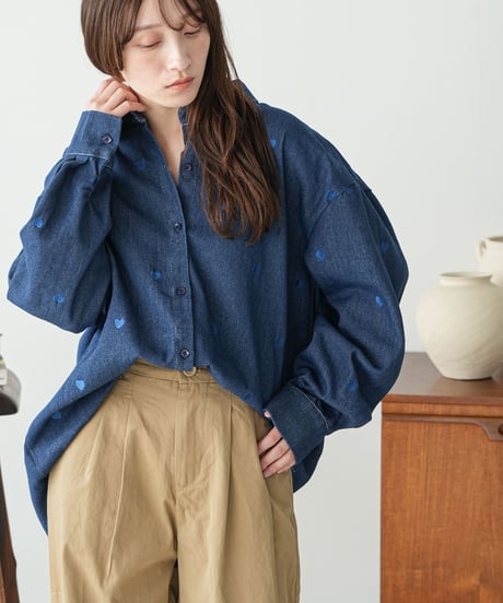 オーバーサイズハート刺繍デニムシャツ