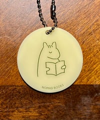 アクリルキーホルダー「本読みうまさん」