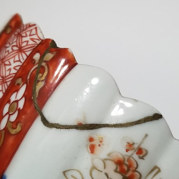 伊万里色絵唐草文に花図輪花縁猪口5個 [B28108] 古伊万里色絵、草花文のぞき猪口。 太湖石を前景に、桔梗と菊、木賊が