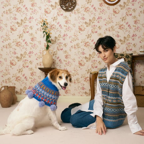 517  Hairy Isle pet neck warmer with pompom