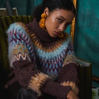 H02  Retro hairy yoke pattern crewneck knitwear