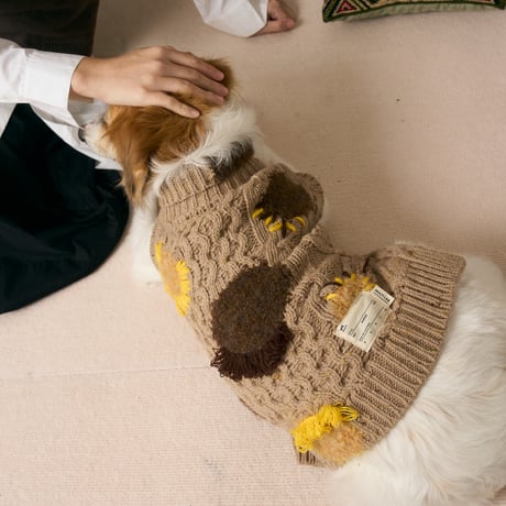 504 Cable & Intarsia dot pet knitwear with hand embroidery