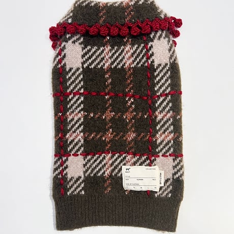 506 Checked-pattern pet knitwear with hand embroidery & crochet edge