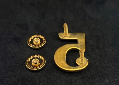 【PARASITE/パラサイト】　NUMBER 5 CHARM -HIGH PINS BRASS-