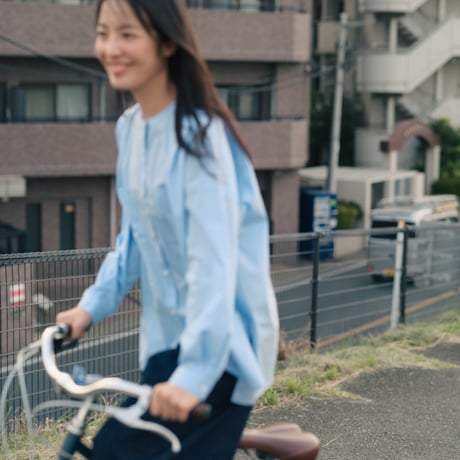 プリーツシンプル長袖シャツ