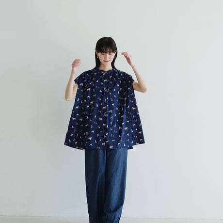 ドッグプリント ノースリーブシャツ